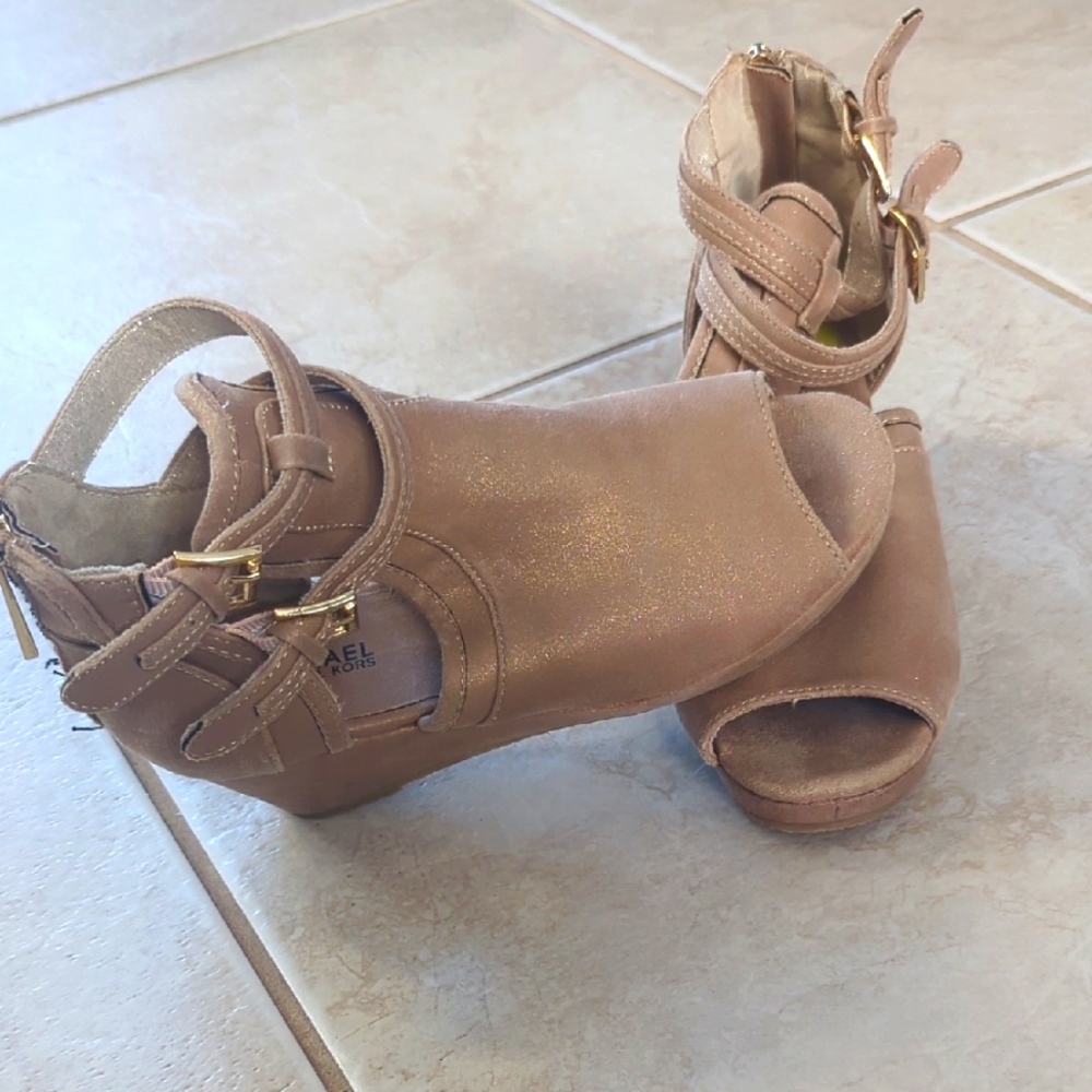 Michael Kors Tan Gold Sparkle Girls Size 1 Peep-Toe Wedge Sandals